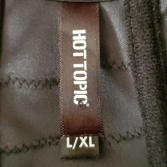 Hot Topic's Black Faux Leather & Lace Tutu - Picture 12 of 14